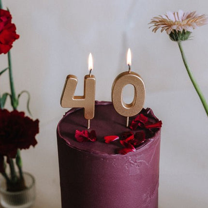 2 Jaar Kaars Goud 4,5cm van Partydeco koop je bij Partywinkel