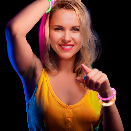 Värillinen rannekoru Glow In The Dark 8cm 4kpl