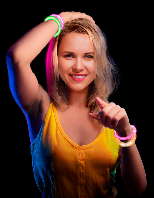 Värillinen rannekoru Glow In The Dark 8cm 4kpl