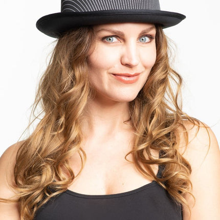 Pitkä hattu Musta raidallinen satiini