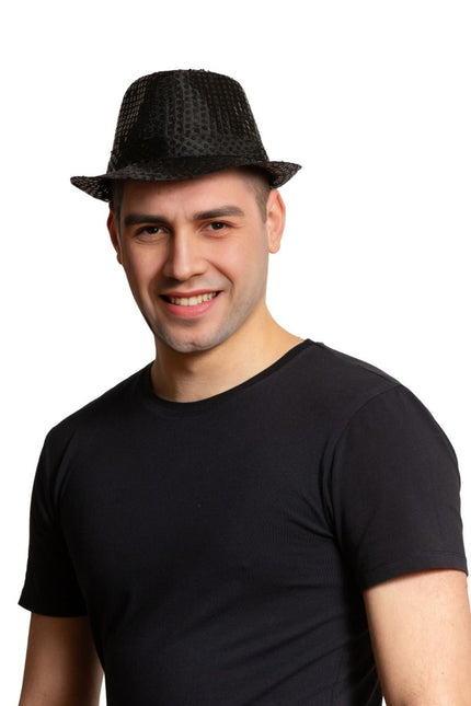 Sequinned hattu musta valolla ja paristoilla varustettuna