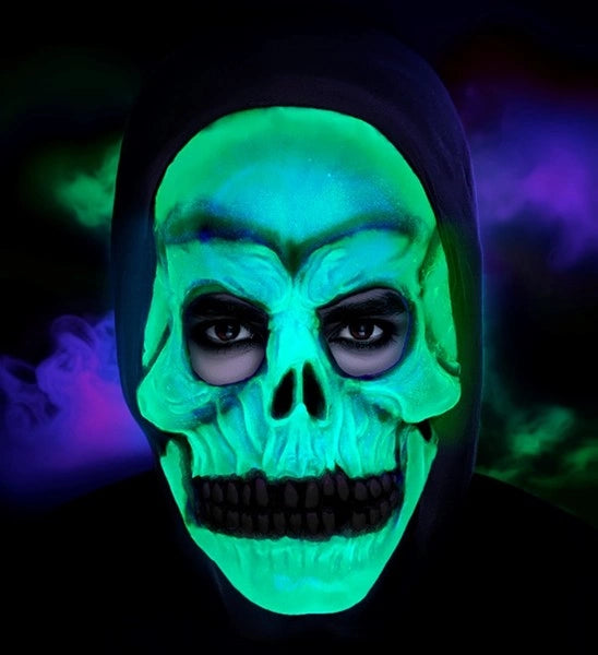 Halloween-kallomaski, jossa on huppu; hohtaa pimeässä
