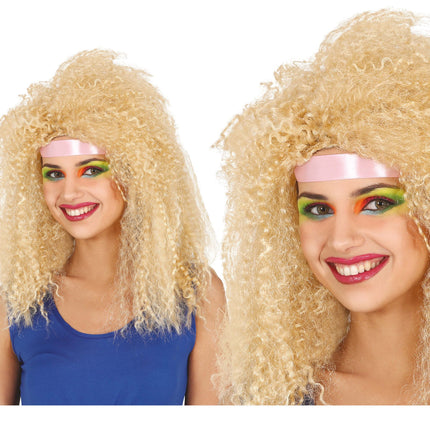 Vaalea peruukki kiharat