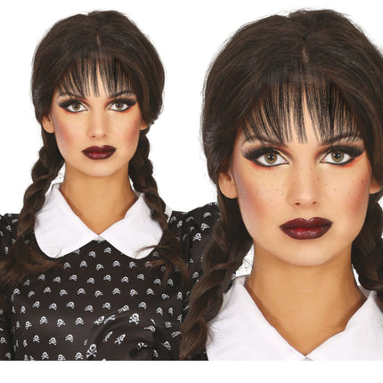 Musta peruukki, jossa on letit