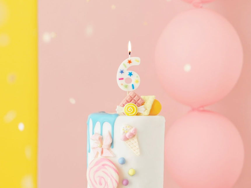 6 Jaar Kaars Gekleurd 10cm van Partydeco koop je bij Partywinkel