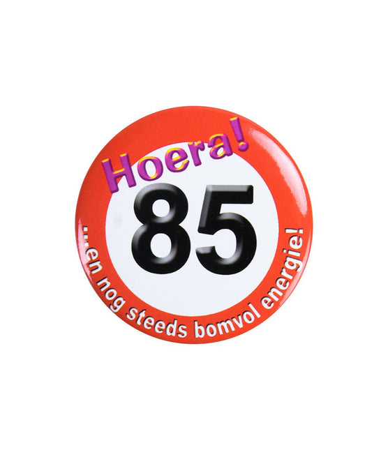 Button 85 Jaar Verkeersbord 5,5cm van Paper Dreams koop je bij Partywinkel