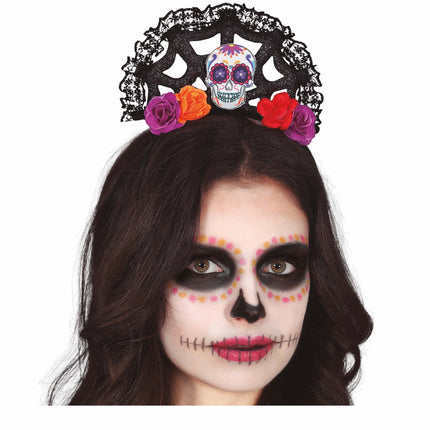 Dia De Los Muertos hiusnauha kukat ja pääkallo