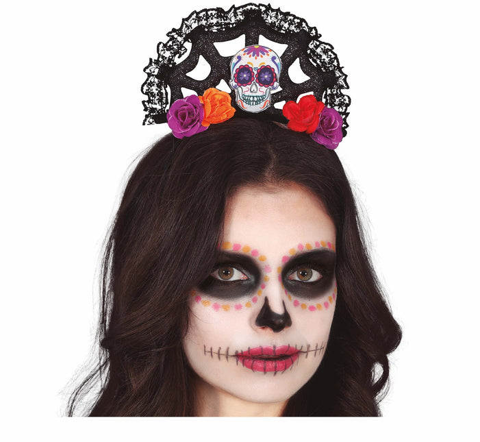 Dia De Los Muertos hiusnauha kukat ja pääkallo