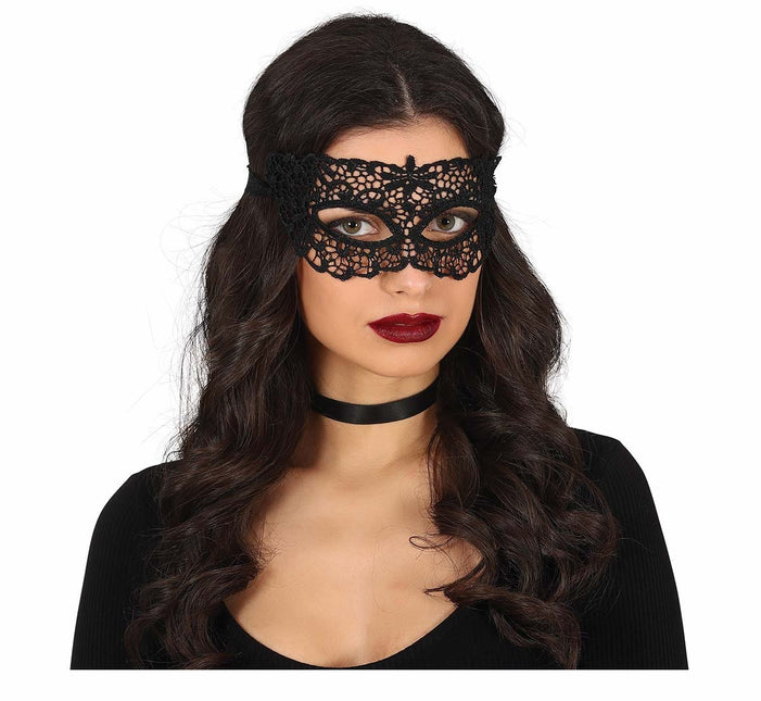 Musta silmä naamio motiivi