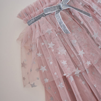 Vaaleanpunainen viitta tyttö tähdet