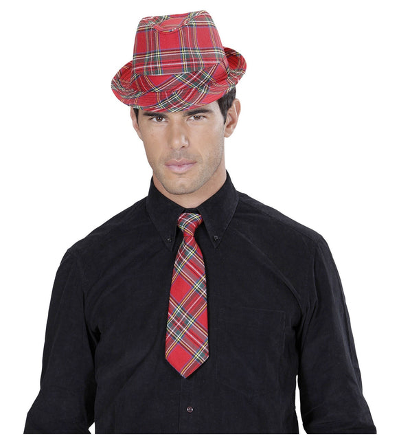 Punainen kaulaliina ruudullinen