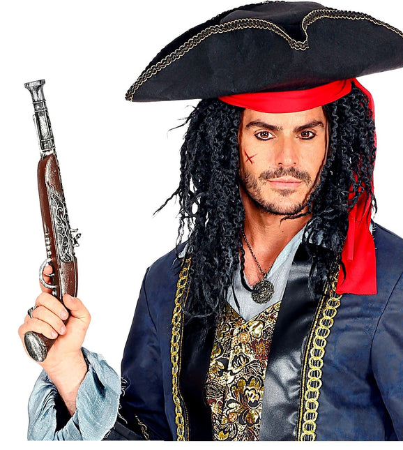 Väärennetty pistooli