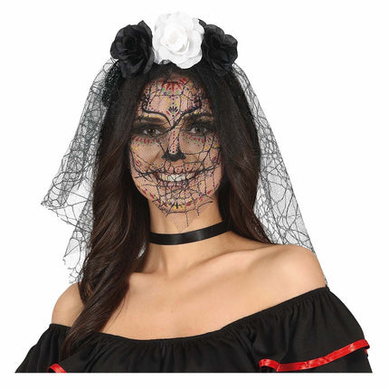 Musta ja valkoinen hiusnauha huntu