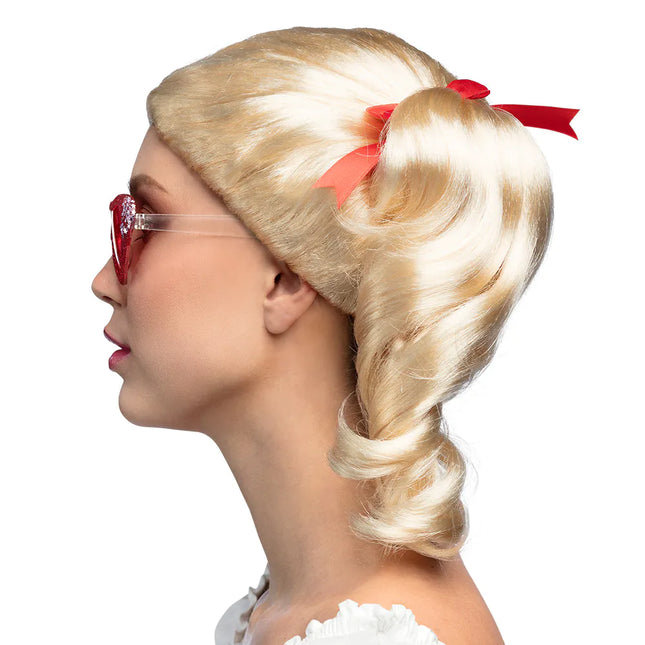 Vaalea peruukki hännät