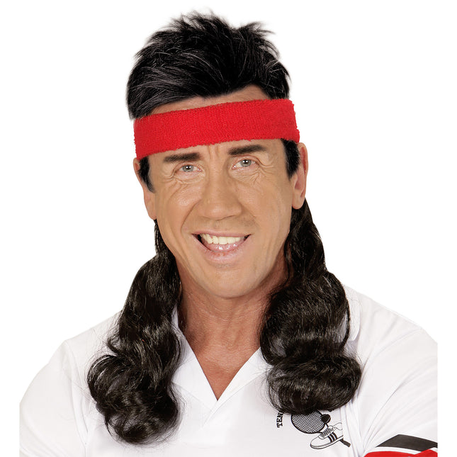 Punaiset hikinauhat peruukilla