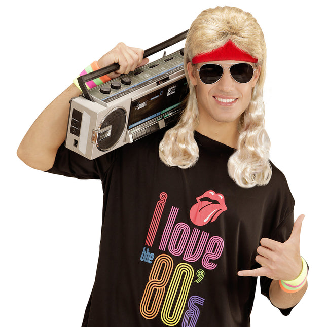 Punainen hikinauhat vaaleat kiharat hiukset