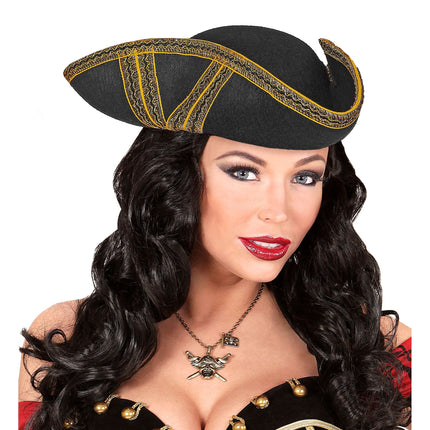 Musta hattu kolmisarvinen