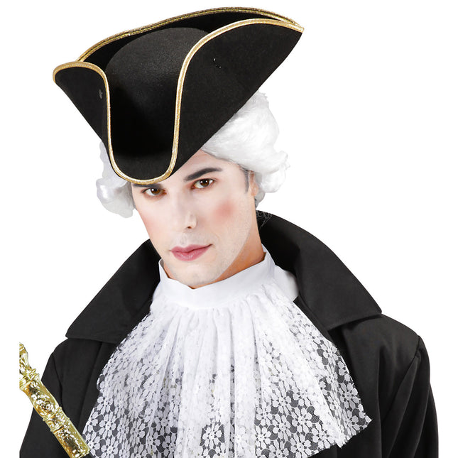 Merirosvohattu musta