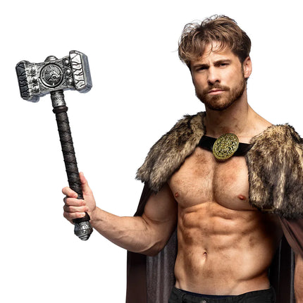 Musta hopea väärennetty kirves