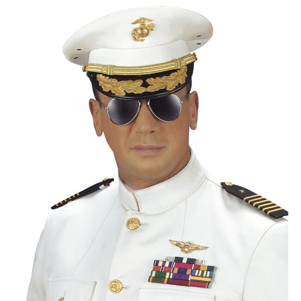 Kultainen rintaneula Flyer