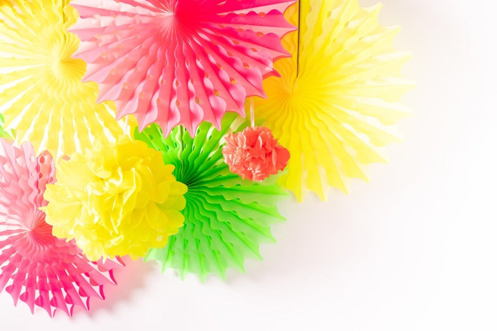 Gekleurde Slinger Pompon Neon 3m van Folat koop je bij Partywinkel