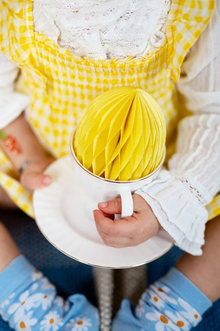 Gele Honeycomb Paasei 12cm van Partydeco koop je bij Partywinkel