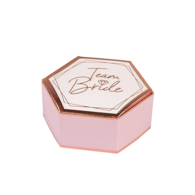 Geschenkdoosjes Bride To Be 9cm 8st van Riethmueller koop je bij Partywinkel