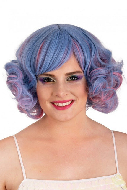 Pruik Arlene Kort Met Krullen Pastel Blauw En Roze van PartyXplosion koop je bij Partywinkel