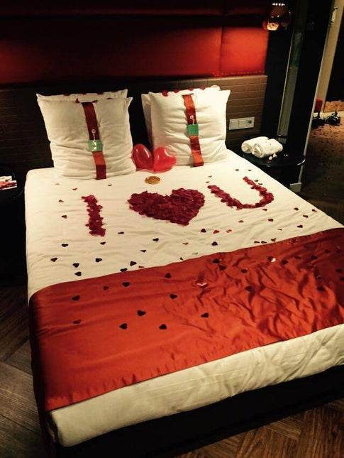 Rode Rozenblaadjes Bordeaux 144st van Folat koop je bij Partywinkel