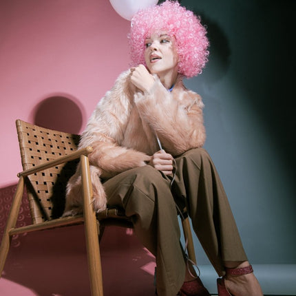 Roze Pruik Afro van Partydeco koop je bij Partywinkel