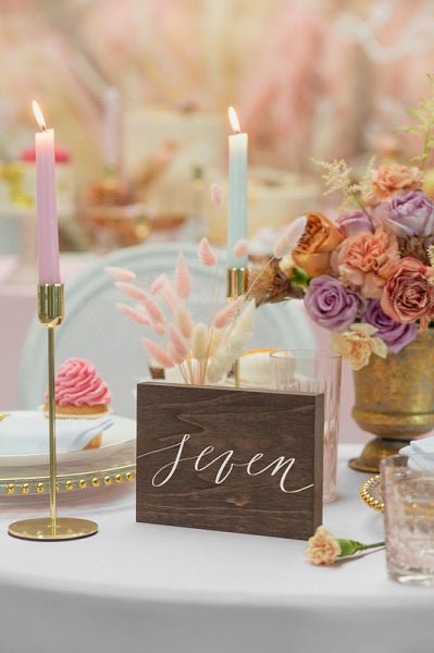 Tafelnummer Seven 18cm van Partydeco koop je bij Partywinkel