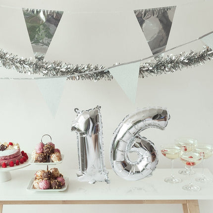 Zilveren Cijfer Ballon 8 Jaar 36cm van Boland koop je bij Partywinkel