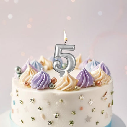 Zilveren Kaars 5 Jaar Metallic 8cm van Fiestas Guirca koop je bij Partywinkel