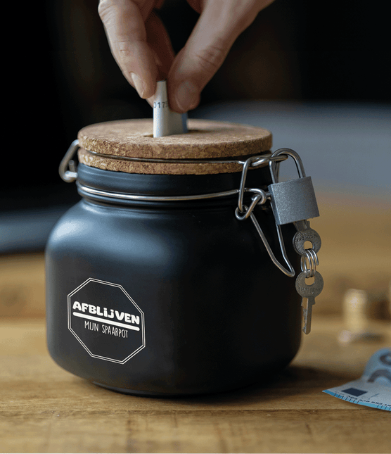 Zwarte Spaarpot Afblijven 12,5cm van Paper Dreams koop je bij Partywinkel